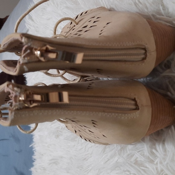 Catherine Malandrino Shoes - Picture 4 of 11